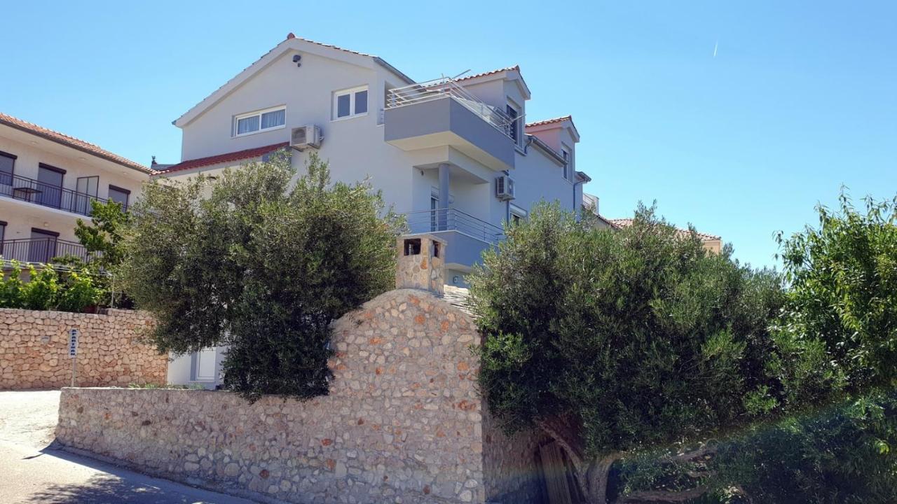 Apartments With A Parking Space Bilo, Primosten - 12870 외부 사진