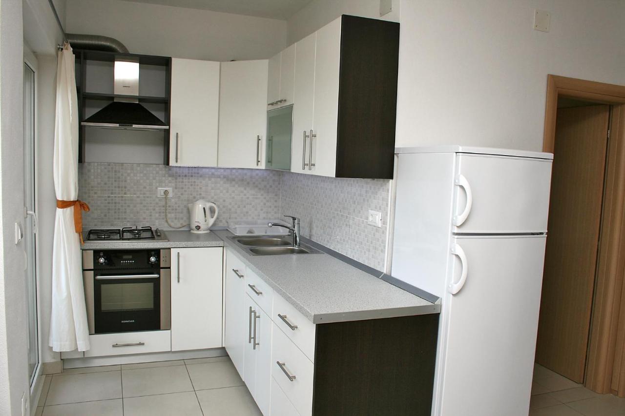 Apartments With A Parking Space Bilo, Primosten - 12870 외부 사진
